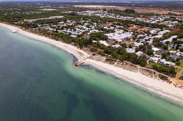 Beach/ocean view - Maggie's Beach House (Broadwater)