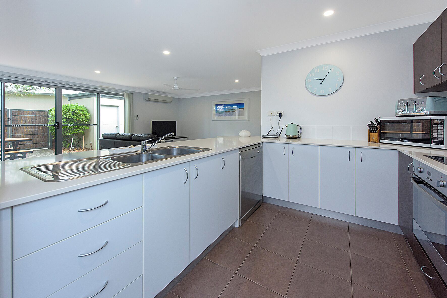 Deluxe House, Multiple Beds, Non Smoking | Private kitchen | Full-size fridge, microwave, oven, stovetop