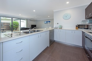 Deluxe House, Multiple Beds, Non Smoking | Private kitchen | Full-size fridge, microwave, oven, stovetop - Maggie's Beach House (Broadwater)