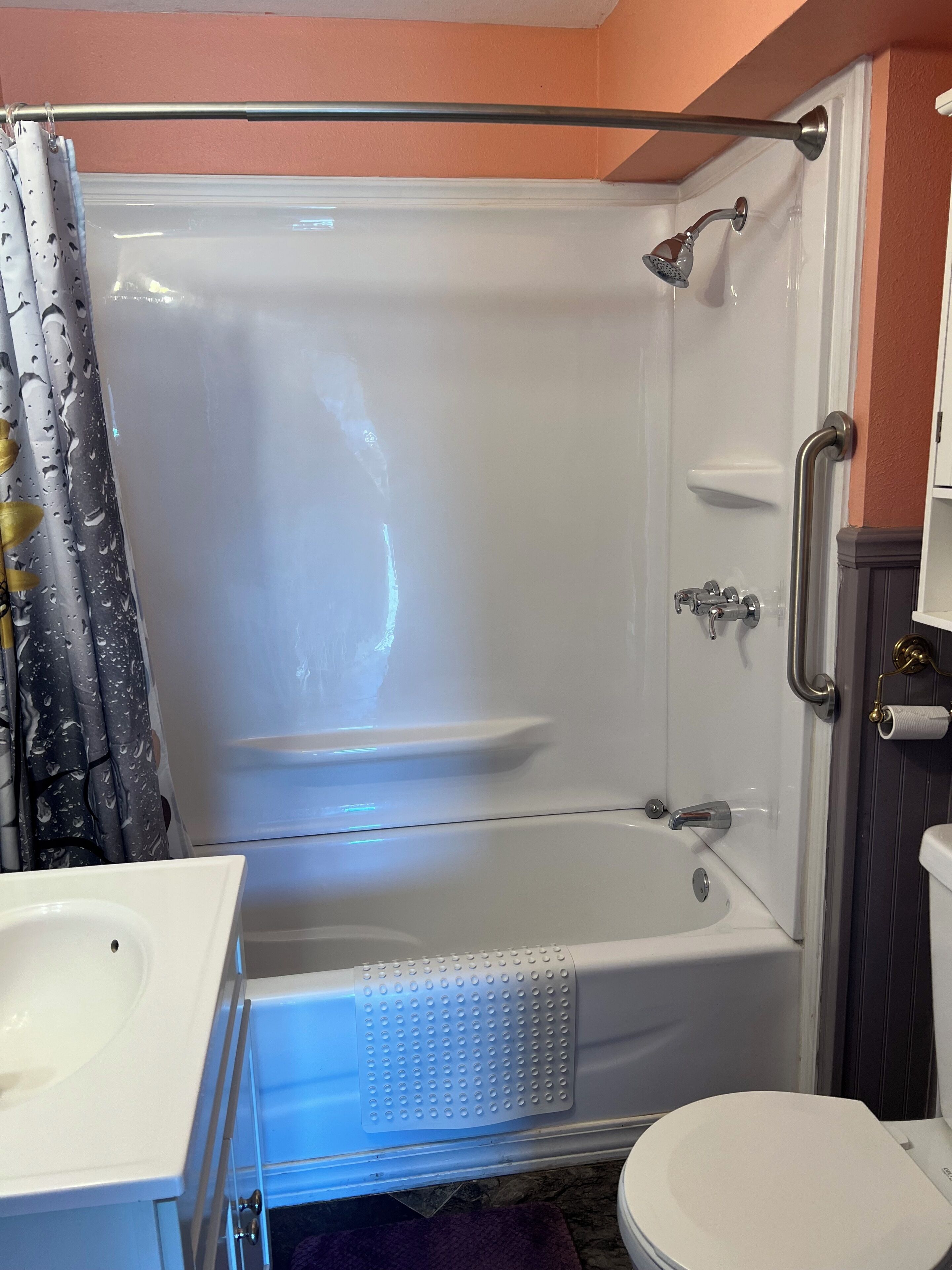 Toallas, jabón, papel de baño 