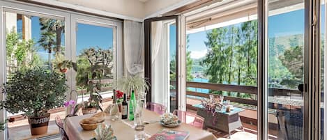 家庭公寓, 多間臥室 (Apartment Graziella With Pool And) | 用餐區