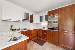 Standard Apartment, Multiple Bedrooms, 2 Bathrooms (Vernate Lugano Lake Sweet View) | Private kitchen | Fridge, microwave, oven, stovetop - Vernate Lugano Lake Sweet View (Vernate)