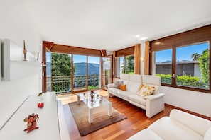 Departamento estándar, varias habitaciones, 2 baños (Vernate Lugano Lake Sweet View) | Área de sala de estar