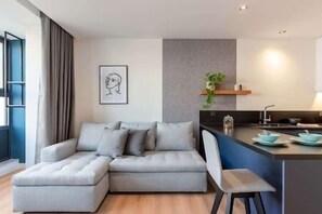 TV - Exceptional Living Loft 401 (Athina)
