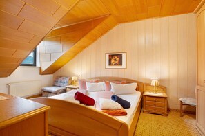 1 bedroom, free WiFi, bed sheets - Apartment 'Appartment 7' with Mountain View, Balcony and Wi-Fi (Willingen (Upland))