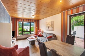 TV, ping pong - Apartment 'Appartment 11' with Mountain View, Private Terrace and Wi-Fi (Willingen (Upland))