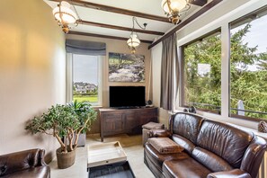 Fernseher, DVD-Player, Stereoanlage