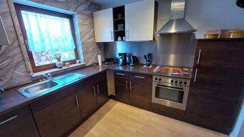 Fridge, oven, stovetop, dishwasher