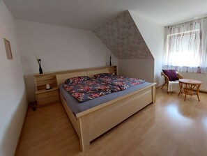 1 bedroom, free WiFi, bed sheets - Apartment 'Lipperland' with Balcony and Wi-Fi (Detmold)
