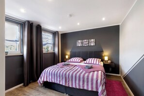 3 عدّة غرف نوم ومكواة/لوح كي وواي فاي مجانًا وملاءات أسرّة