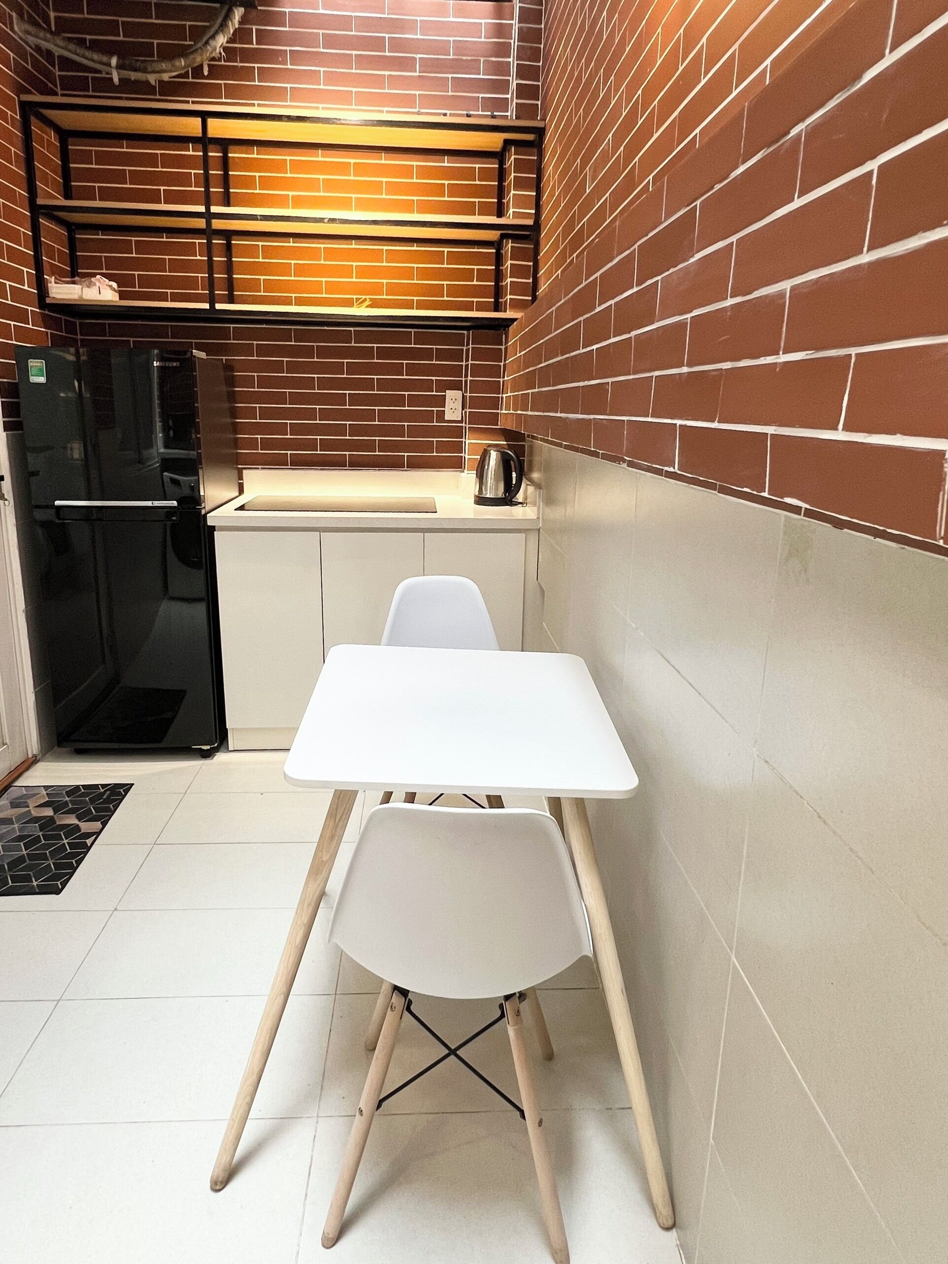 Deluxe Apartment, Kitchenette | Desk, laptop workspace, soundproofing, iron/ironing board