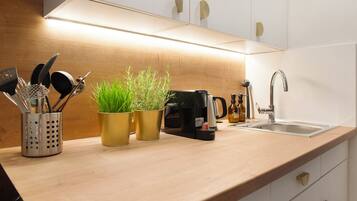 Réfrigérateur, four, plaque de cuisson, lave-vaisselle