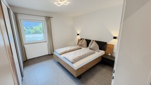 3 bedrooms, free WiFi, bed sheets - Apartment 'Ferienhaus Koca' with Mountain View, Private Terrace and Wi-Fi (Imsterberg)