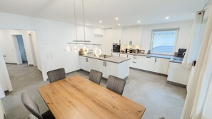 Dining - Apartment 'Ferienhaus Koca' with Mountain View, Private Terrace and Wi-Fi (Imsterberg)