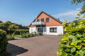 Exterior - Apartment 'Ferienwohnung  Mühlenweide' with Shared Terrace, Wi-Fi and Air Conditioning (Süderdeich)