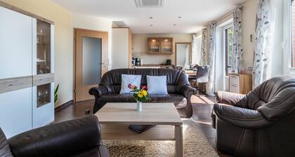 Apartment 'Ferienwohnung Mühlenweide' with Shared Terrace, Wi-Fi and Air Conditioning