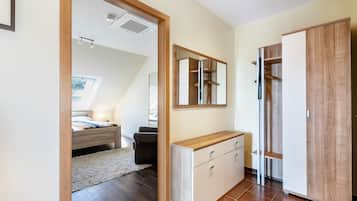 2 bedrooms, iron/ironing board, free WiFi, bed sheets