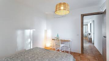 2 bedrooms, desk, iron/ironing board, free WiFi