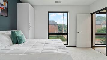 Deluxe Apartment | 3 bedrooms, desk, laptop workspace, iron/ironing board