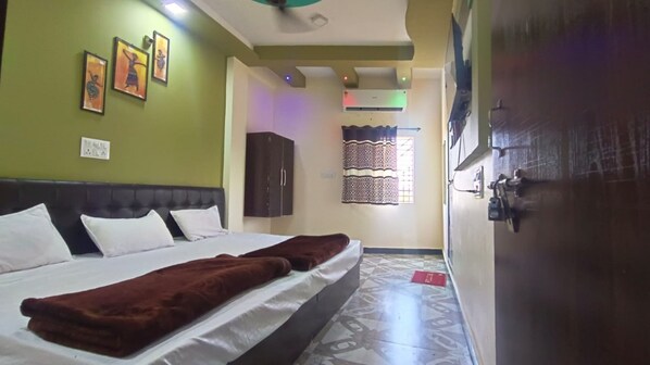 Soundproofing, free WiFi, bed sheets