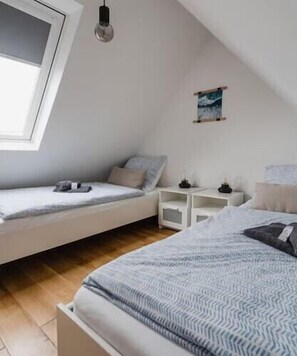 2 slaapkamers, een strijkplank/strijkijzer, gratis wifi, beddengoed