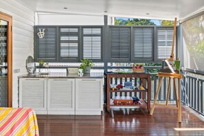 5 bedrooms, desk, iron/ironing board, WiFi - Artistic Queenslander with Park Views - near City! (Brisbane)