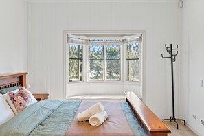 5 Schlafzimmer, Schreibtisch, Bügeleisen/Bügelbrett, WLAN