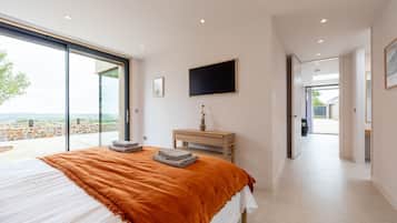 3 bedrooms, iron/ironing board, WiFi