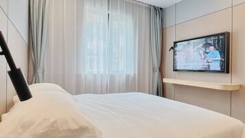 Habitación básica | Caja fuerte, cortinas opacas, sistema de insonorización