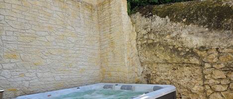 Bain à remous extérieur