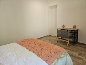 4 chambres, fer et planche à repasser, Wi-Fi, draps fournis