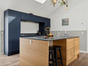 Fridge, microwave, dishwasher, cookware/dishes/utensils
