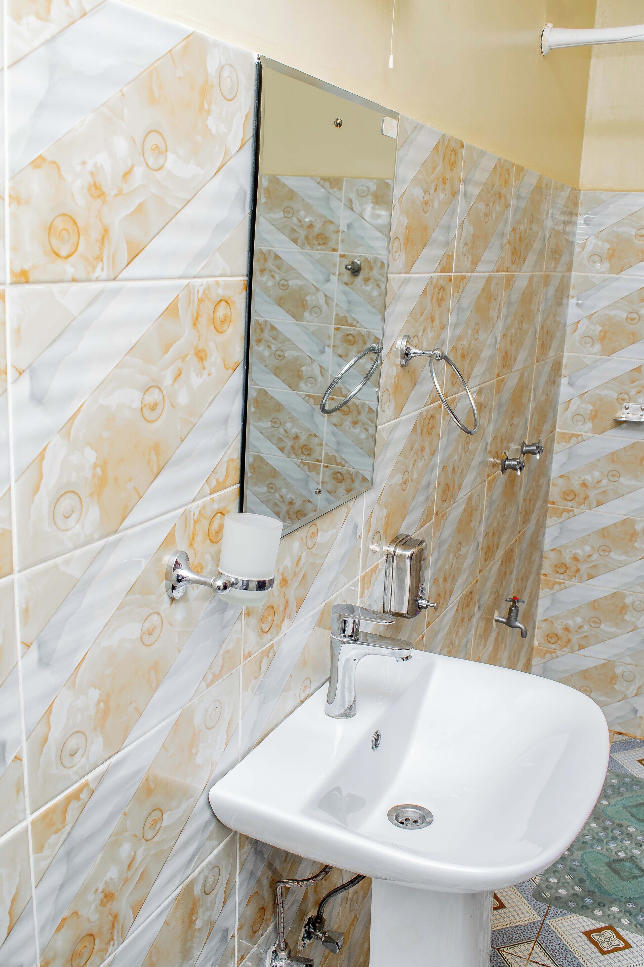 Serviettes fournies, savon, papier toilette