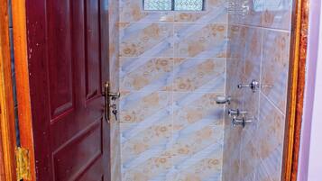 Serviettes fournies, savon, papier toilette