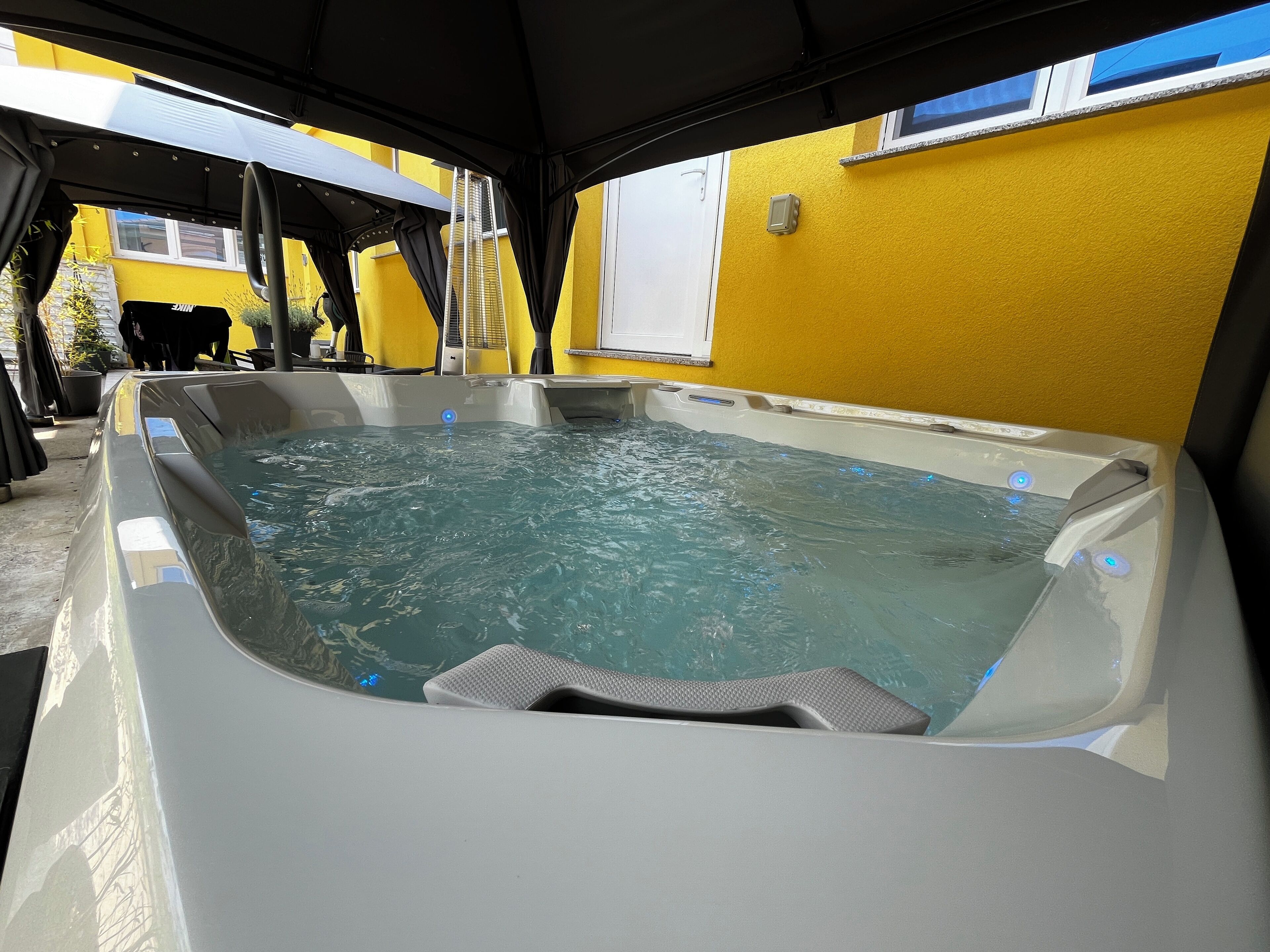 Bain à remous extérieur