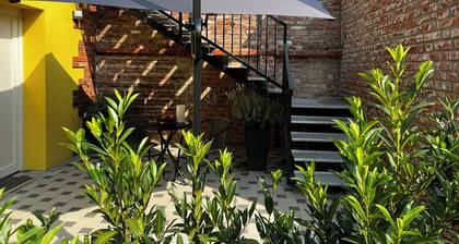 La Luna ââââ Petite Suite Deluxe Apartment with free Jacuzzi and Bikes