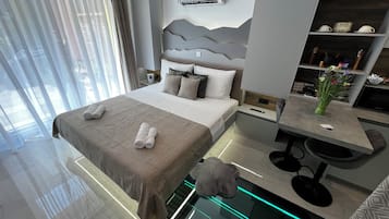 1 bedroom, in-room safe, desk, iron/ironing board