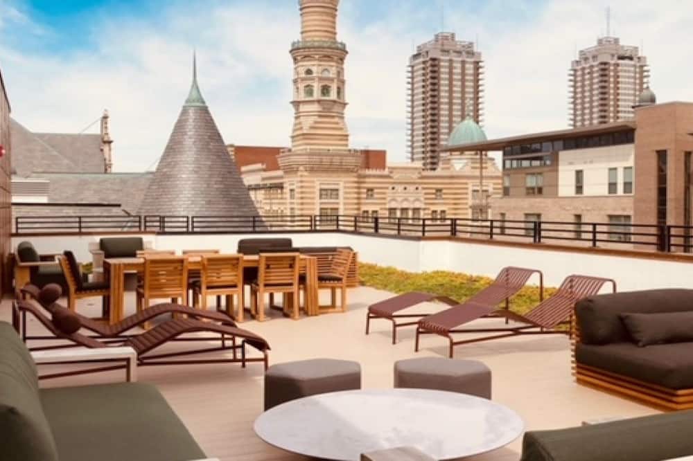 CozySuites on Mass w garage parking 20