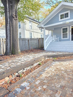 Property grounds - Modern Historic Durham Treasure (Durham)