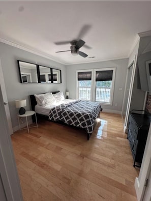 3 chambres, coffres-forts dans les chambres, bureau