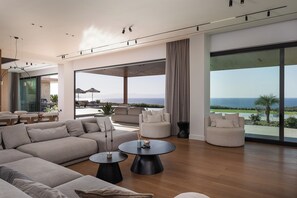 Smart-TV, peis, videospill og bordtennis