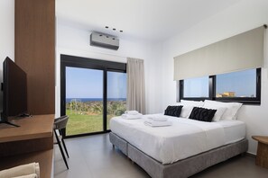 5 bedrooms, desk, iron/ironing board, travel crib - Single-Level Elegance: Enjoy Sea & Sunset Views (Chania)