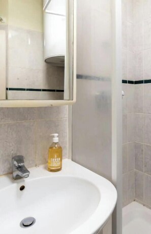 Een douche, een haardroger
