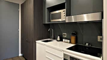 Studio | Eget kök | Minikylskåp, mikrovågsugn, ugn och spishäll