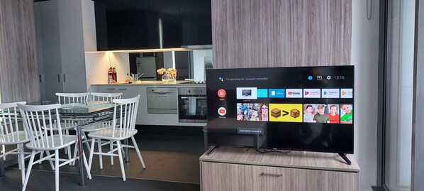 Dining - CBD Modern 2Bed @ 2Bath Apt, Indoor Pool Sauna, Nice view (Melbourne)