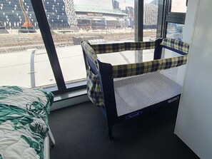 2 slaapkamers, een strijkplank/strijkijzer, wifi, beddengoed