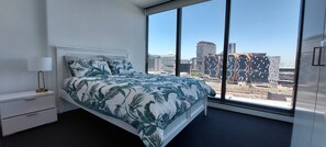 2 bedrooms, iron/ironing board, WiFi, bed sheets - CBD Modern 2Bed @ 2Bath Apt, Indoor Pool Sauna, Nice view (Melbourne)