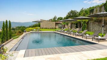5 bedrooms