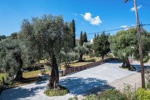 Property grounds - Aloe Seaview Apartment with Hot Tub by Konnect, Dassia (Corfu)