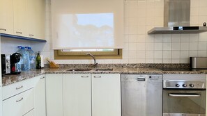 Coffee/tea maker, fridge, microwave, oven